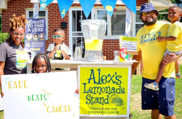 Family at lemonade stand